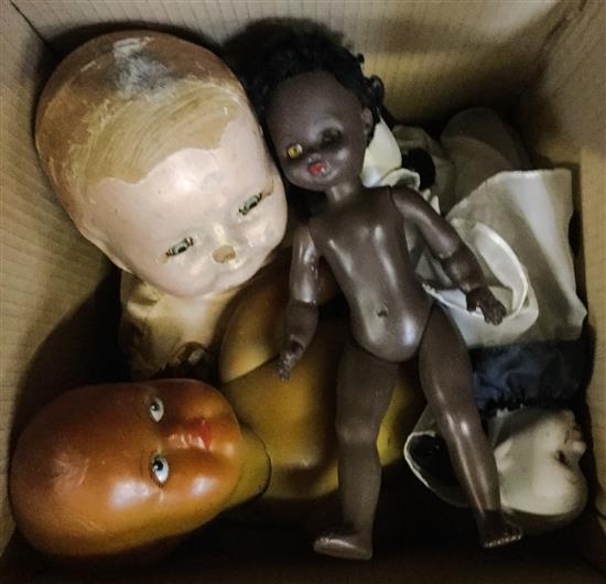 Quantity of dolls